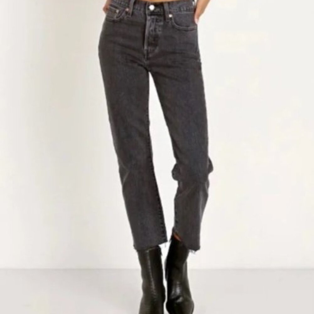 Levi’s Wedgie Straight Raw Hem Washed Black